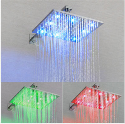 Facile installi l'usura del rubinetto di parete della doccia/resistente alla corrosione con la luce variopinta del LED fornitore